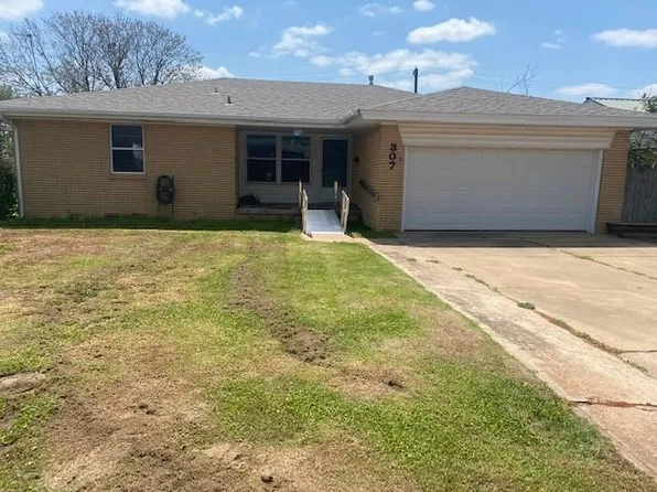 307 Elmwood Dr, Lindsay, OK 73052