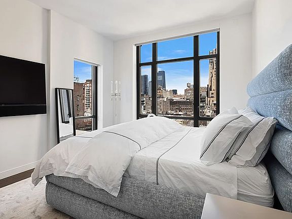 4th image of 211 W 14th St #10B