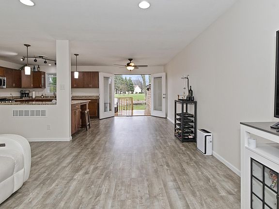 5th image of 1802 Forest Ln
