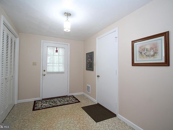 3rd image of 293 Douglas Dr
