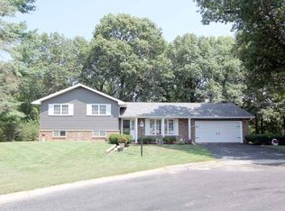 5611 W Fairview Rd, Peoria, IL 61607