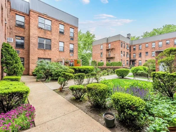 215-43 48 Avenue #3A, Bayside, NY 11364