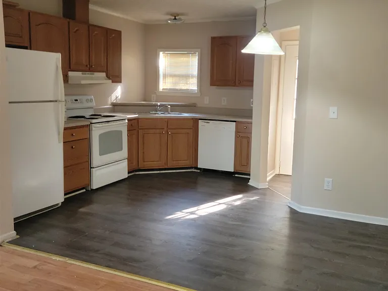 37 Evergreen Ave #B — Photo 5