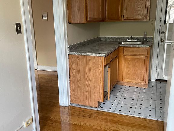 5th image of 6180 N Wolcott Ave APT 3