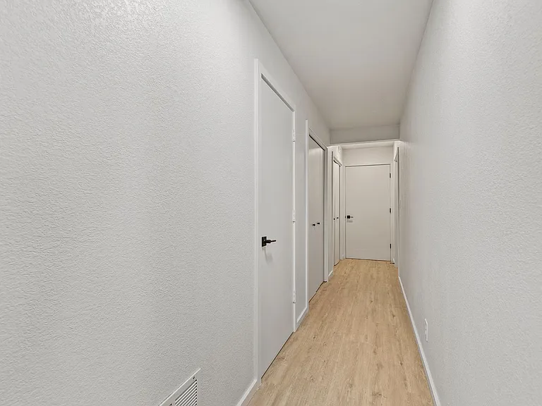 3325 E Lockett Rd — Photo 16