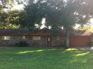 1405 Dewberry Ln, Edna, TX 77957