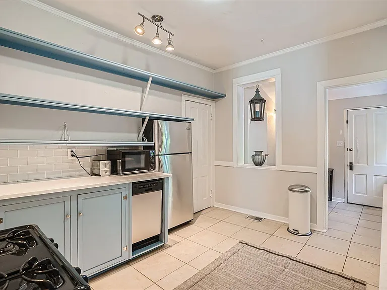 239 W Ellsworth Ave #A — Photo 11