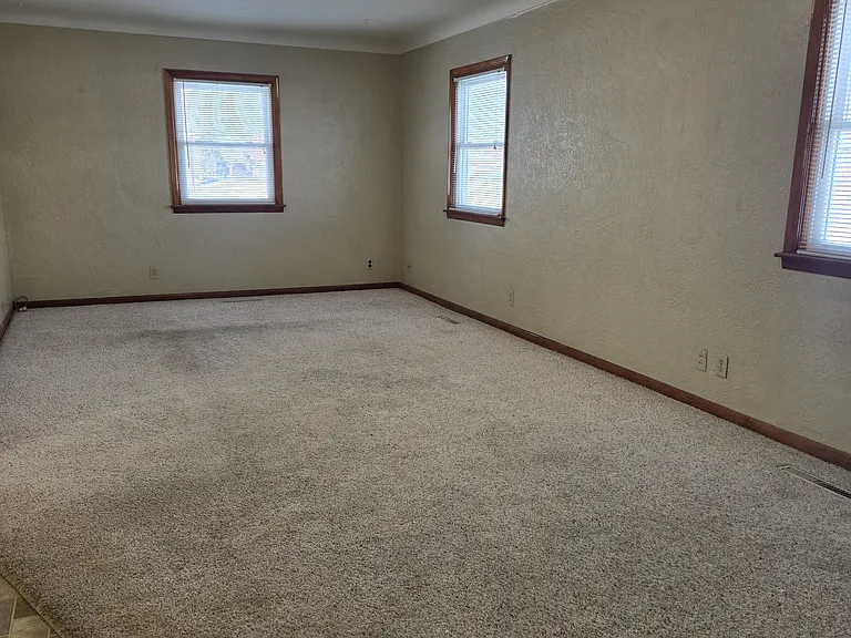 105 W Willman St — Photo 6