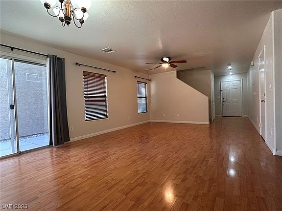 3rd image of 178 Gilliflower Ave