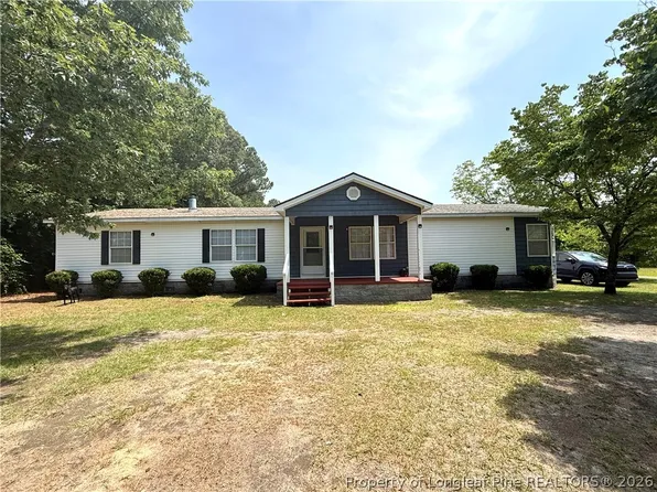 1197 E Parkton Tobermory Rd, Parkton, NC 28371