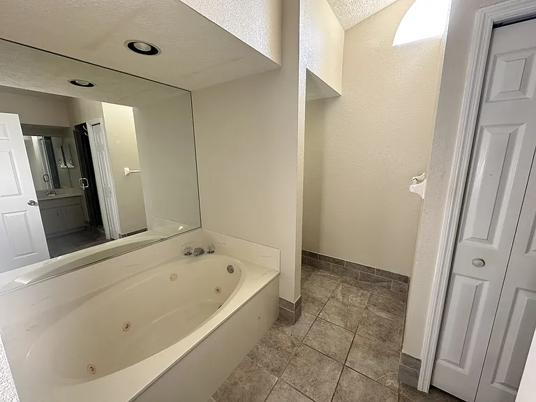 5953 NE 62nd Court Rd — Photo 7