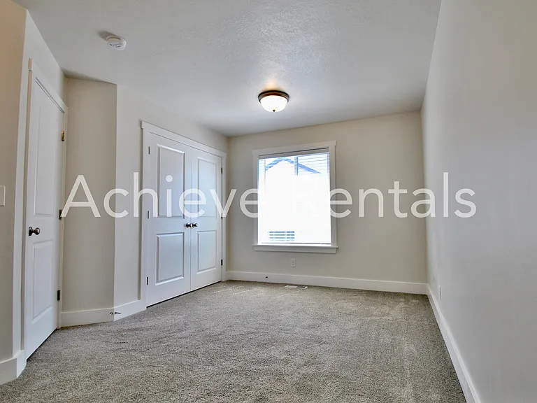 2049 N 380 E — Photo 12