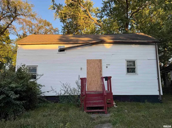 1832 S 11th St, Springfield, IL 62703