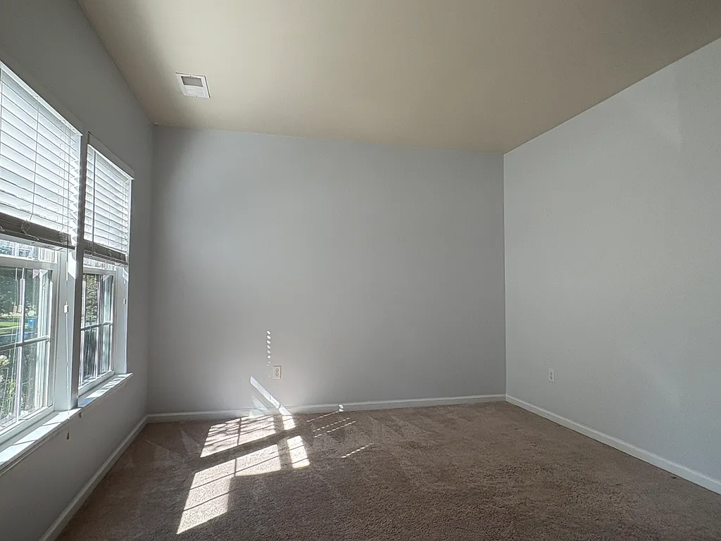 4 bed, 2.5 bath, 3124 sqft, $2,850 — Photo 3