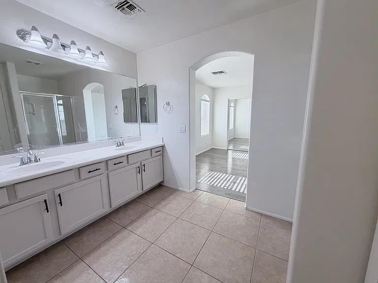 7164 S 48th Gln — Photo 32