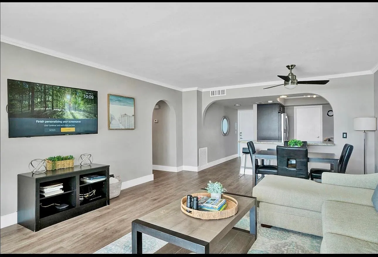 2 bed, 1039 sqft, $3,250 — Photo 2