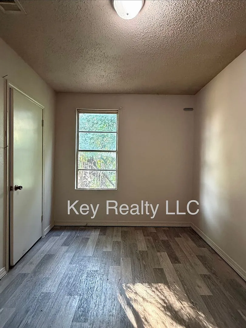 917 Stracener - Alexandria — Photo 3