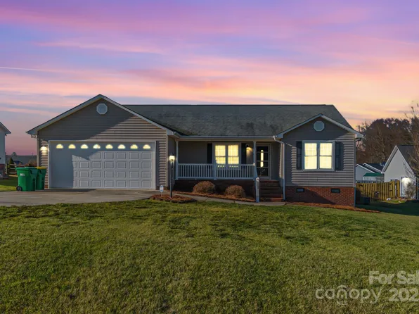 1243 Glory Ct, Oakboro, NC 28129