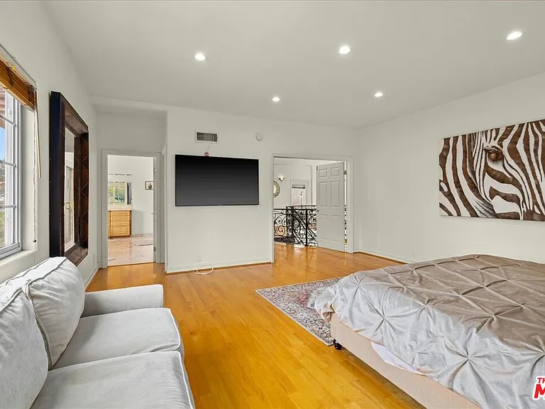 5029 Lemona Ave — Photo 17