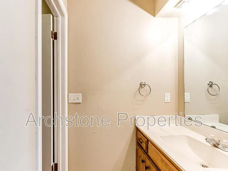 6605 Lyrewood Ln — Photo 14