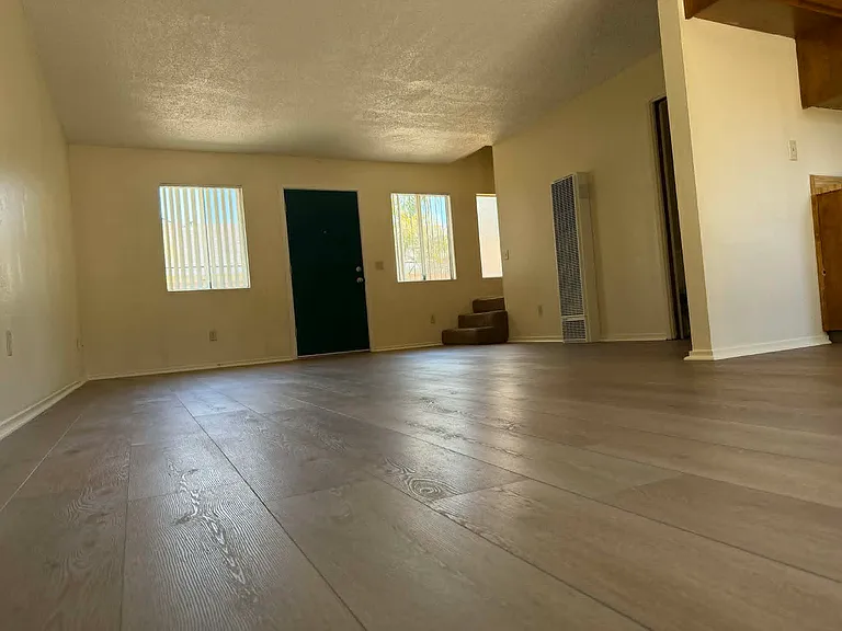 1627 Front St #4 — Photo 7