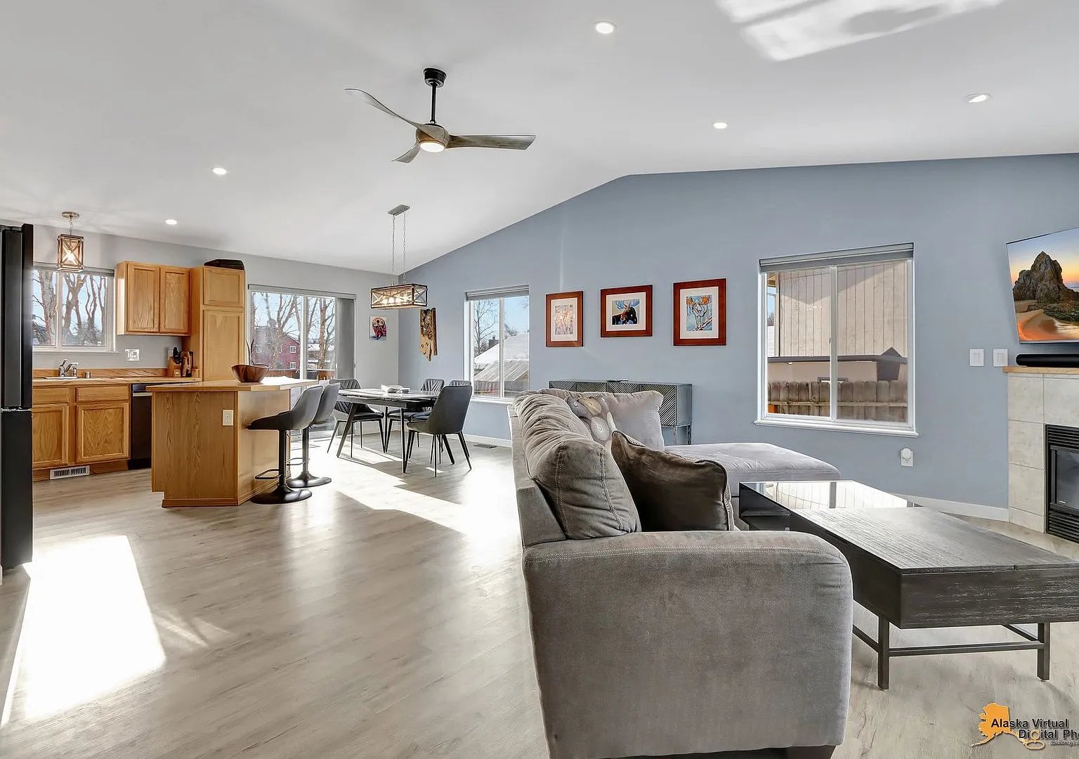 Fully Furnished Three Bedroom Executive Rental, Close to the Airport! — Photo 3