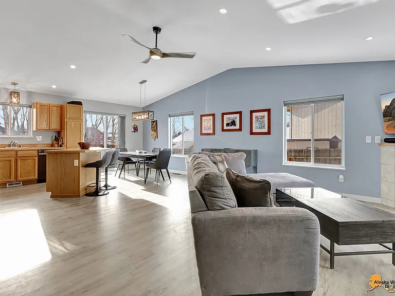 2310 Leopard Cir — Photo 3