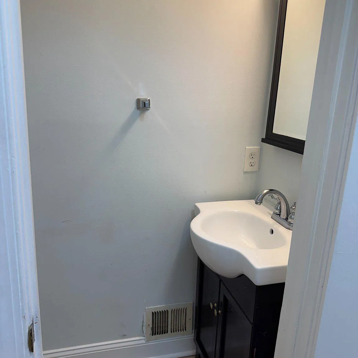 3 bed, 3.5 bath, 1200 sqft, $2,350 — Photo 2