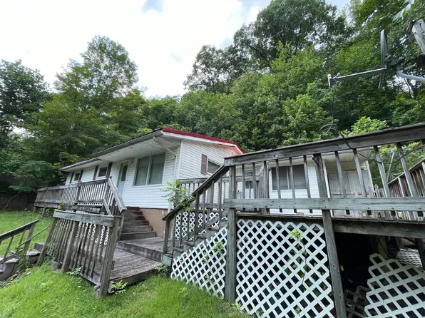 1045 S Park Rd SE, Charleston, WV 25304
