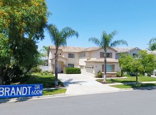 635 Rembrandt Dr, Corona, CA 92882