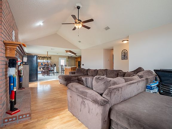 5th image of 200 Camellia Dr