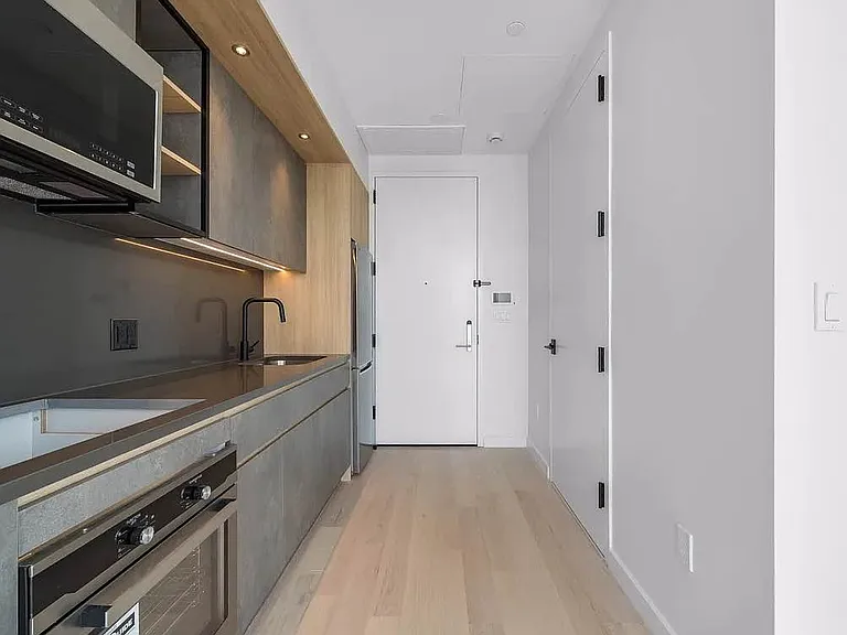 151 Carlton Ave #8E — Photo 6