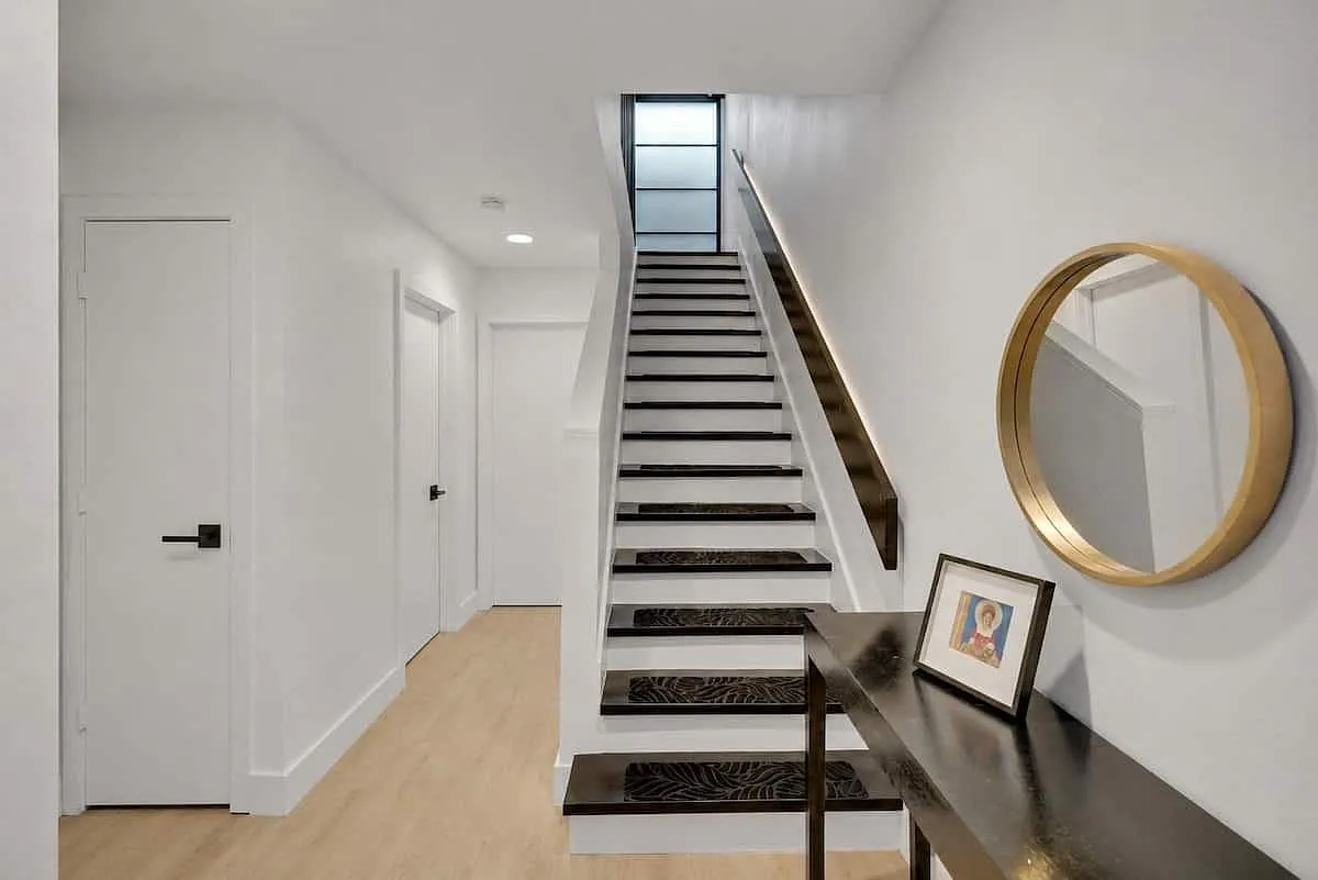 3 bed, 2.0 bath, 1872 sqft, $3,350 — Photo 2