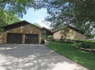 3517 Tam Oshanter Dr, Lawrence, KS 66047