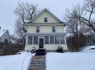 1077 Edgerton St, Saint Paul, MN 55106