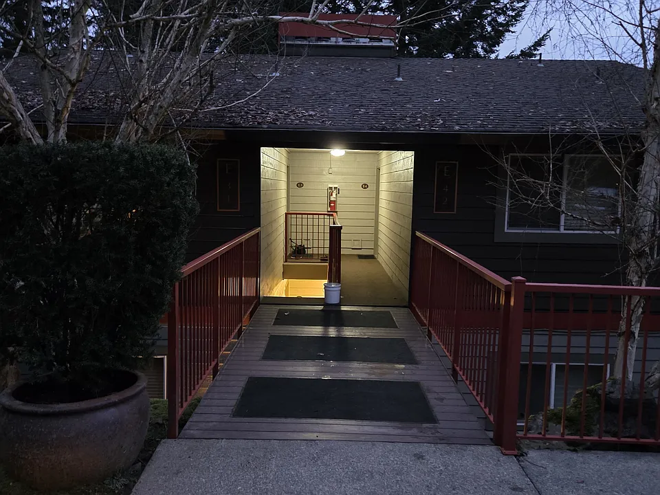 11060 NE 33rd Pl #E3