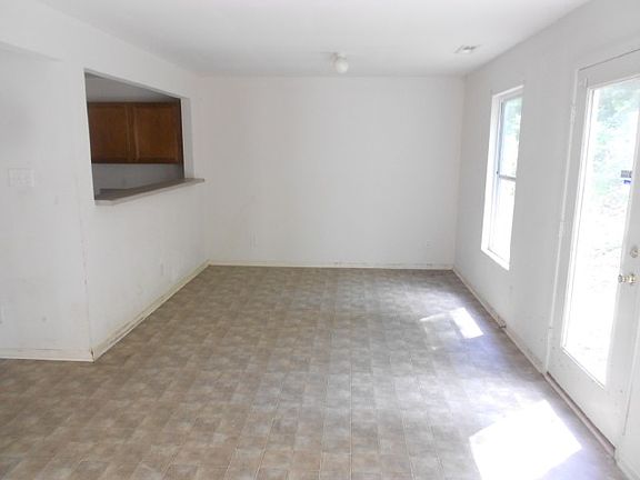 4th image of 3007 Meadow Knoll Dr