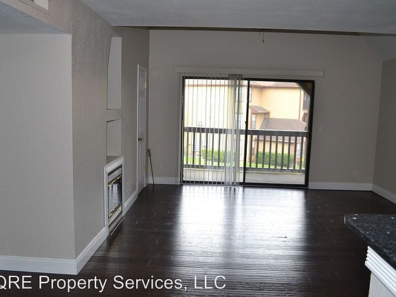 2nd image of 355 Lakepointe Dr Unit 302