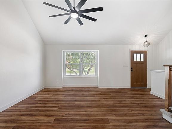 4th image of 1005 SE Bridgehampton Way