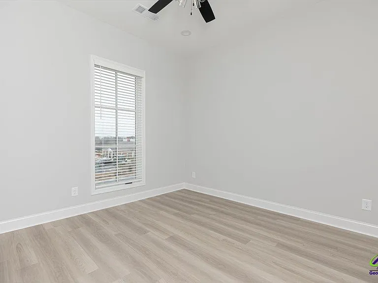 1013 Northside Dr — Photo 29