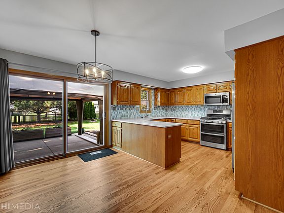 3rd image of 16164 Burgundy Dr