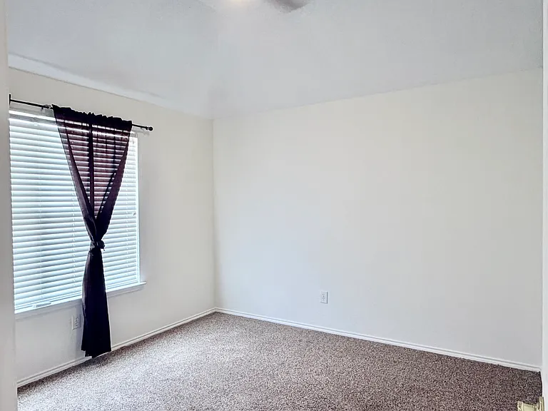 10105 Samantha Dr — Photo 24