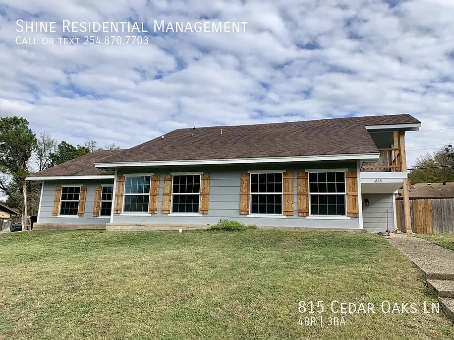 Feature spacious, fenced backyards, large decks, and and covered patios, ideal for relaxing or en... — Photo 1