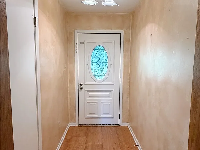 2706 Red Hill Dr — Photo 2
