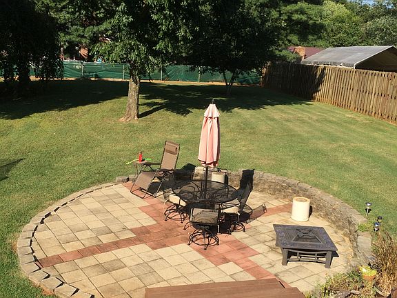 5th image of 320 Crestview Cir