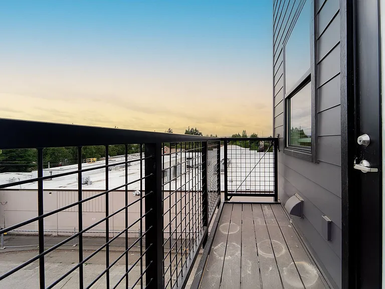 Janie Apartments — Photo 6
