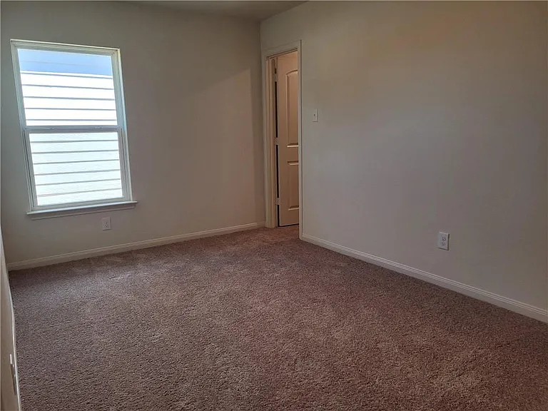 161 Allington Cir — Photo 16
