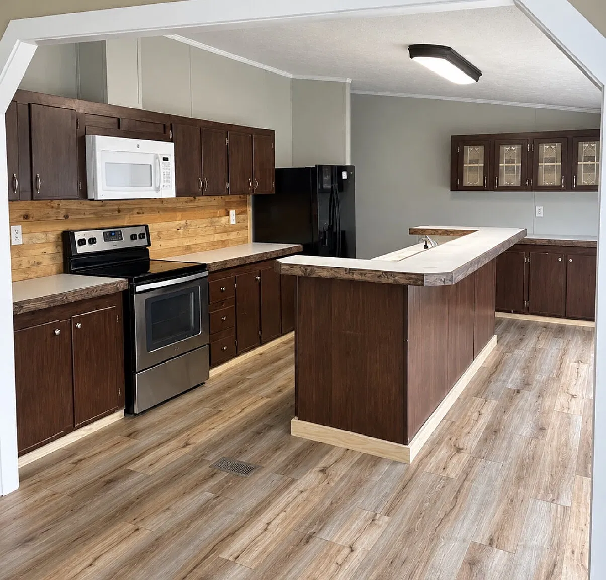4 bed, 2.0 bath, 2240 sqft, $1,635 — Photo 4