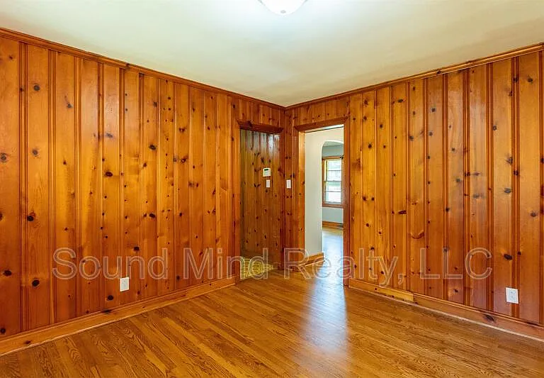300 Tyson Ave — Photo 19