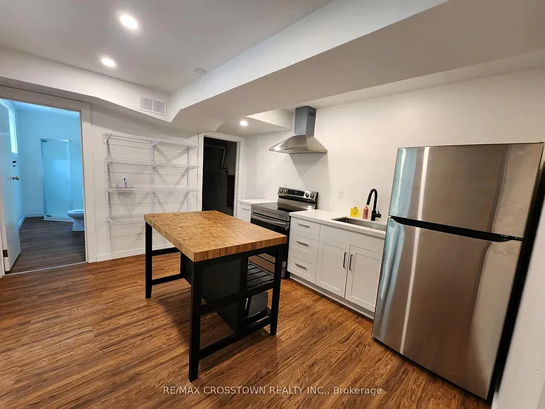 154 Simcoe St #BASEMENT — Photo 6